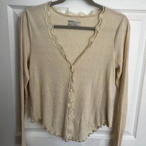 Urban Outfitters Long sleeved top—worn by Hope Michaelson in Legacies